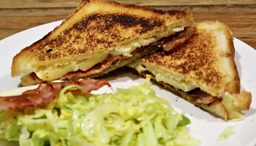Tosti Brie Bacon